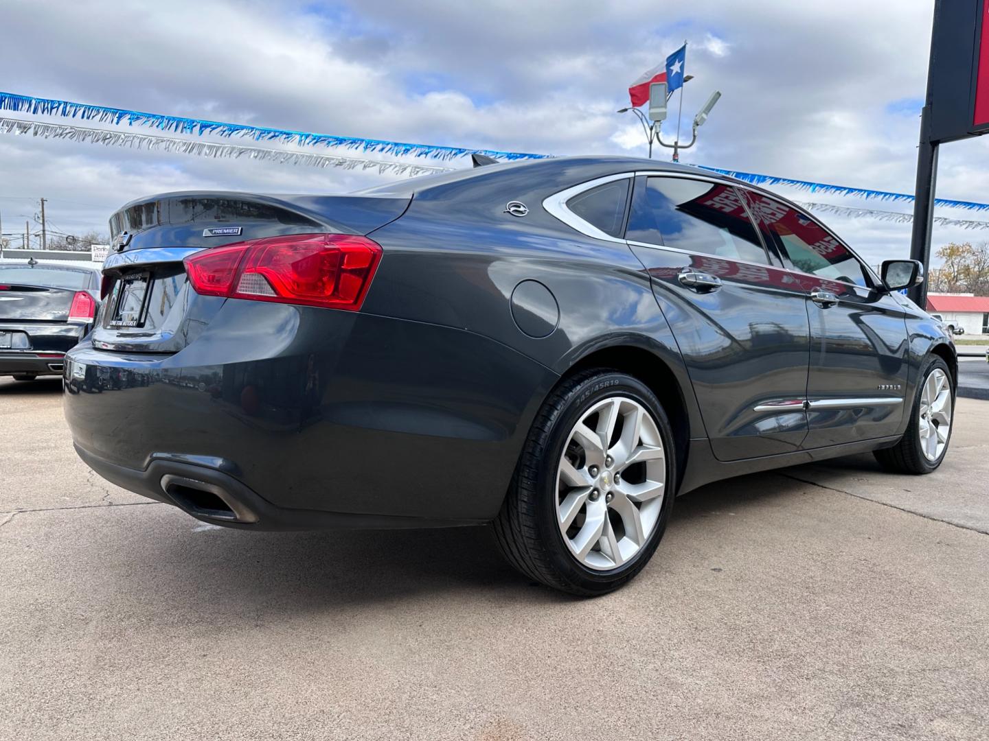 2018 GRAY CHEVROLET IMPALA LT (3LT) (2G1125S34J9) , located at 5900 E. Lancaster Ave., Fort Worth, TX, 76112, (817) 457-5456, 0.000000, 0.000000 - Photo#3